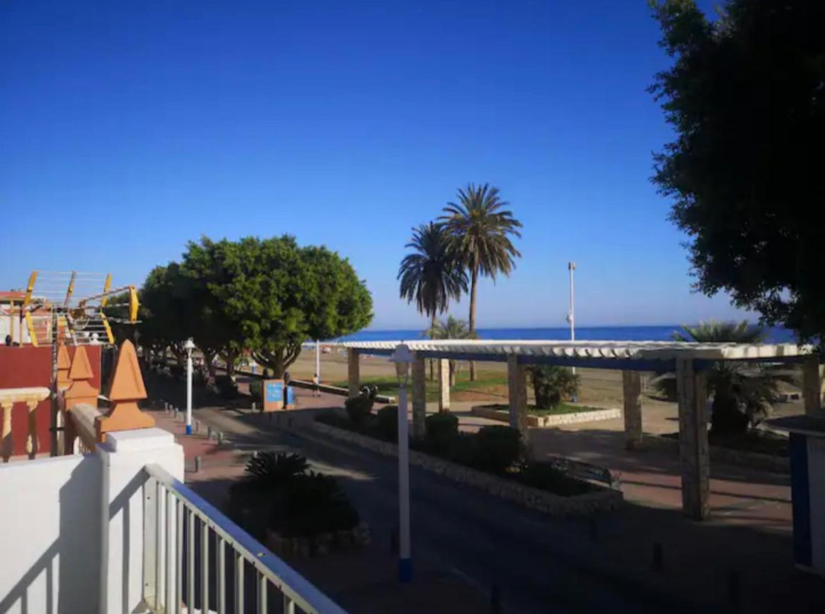 Dom wakacyjny Beachfront House *